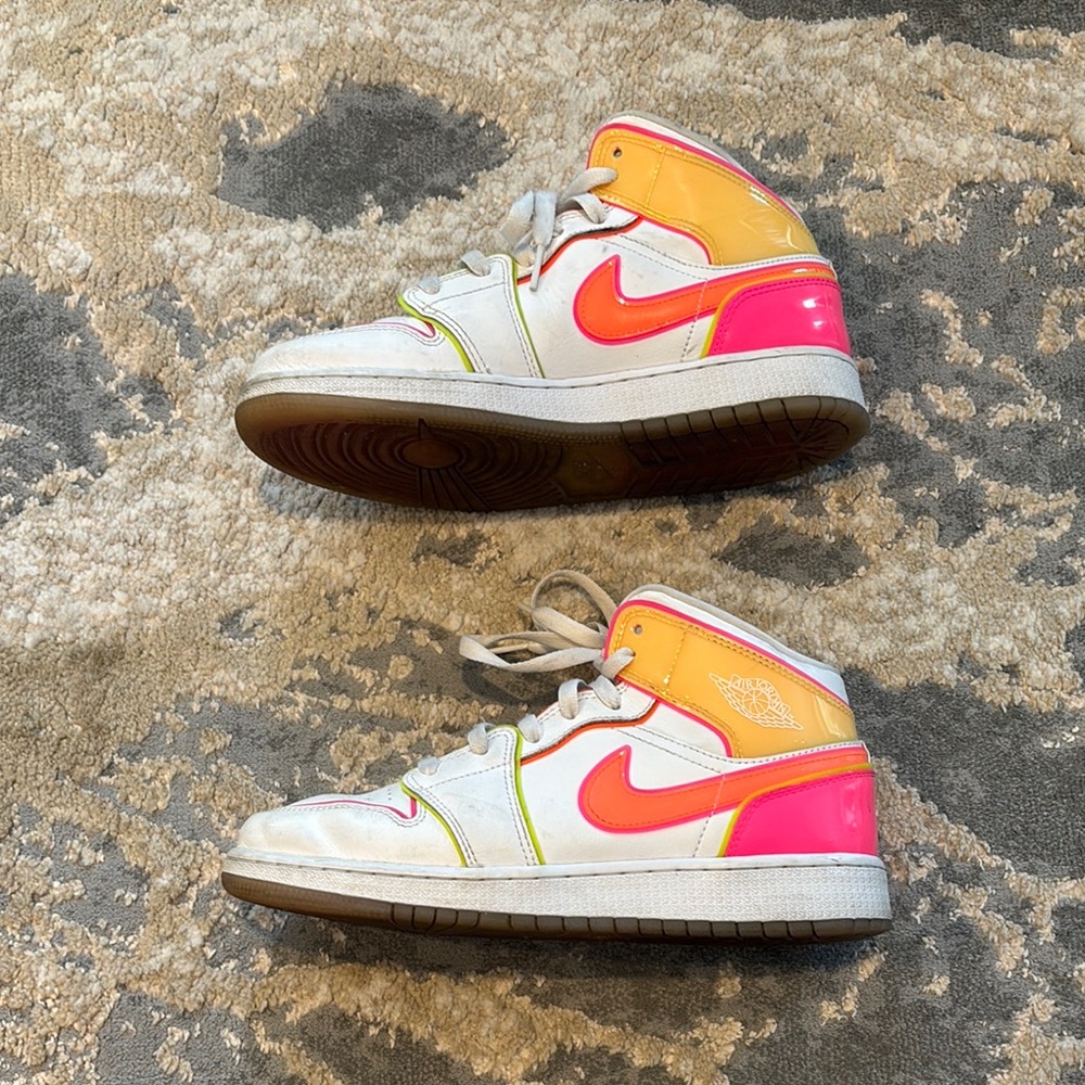 Nike White and Pink Sneakers Air Jordan 1 Mid